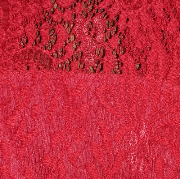 Elegant red lace dress - Picture 6 of 8